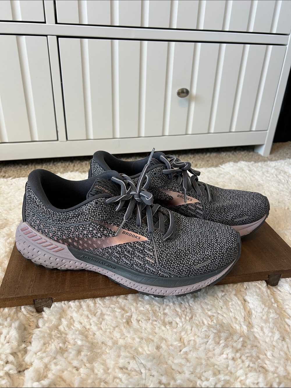 Brooks Adrenaline 21 Women's Gray & lavender Running Shoes 8.5m